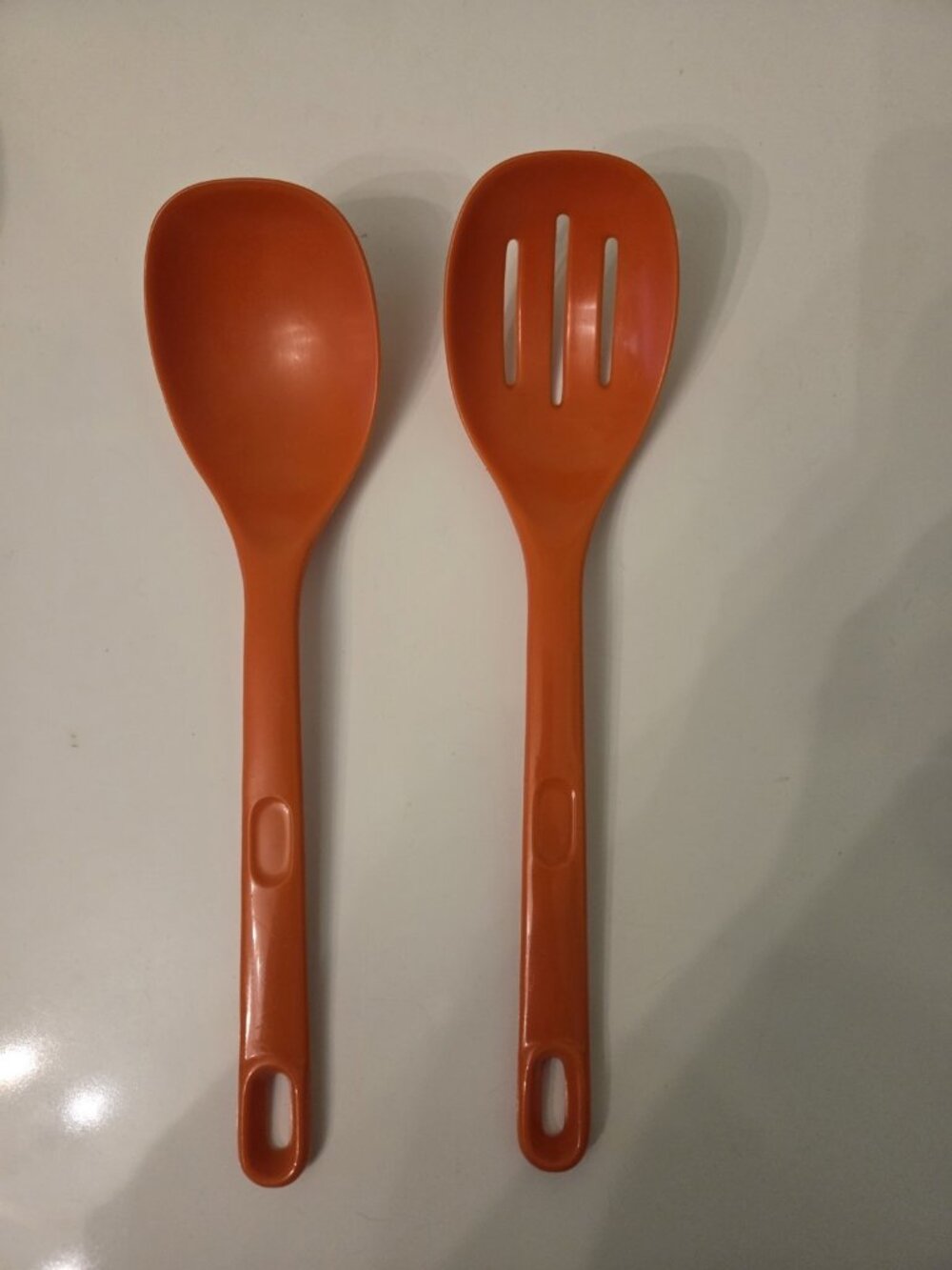 Pair vintage Rubbermaid Retro Orange Kitchen Cooking Soups Serving Slotted Spoon